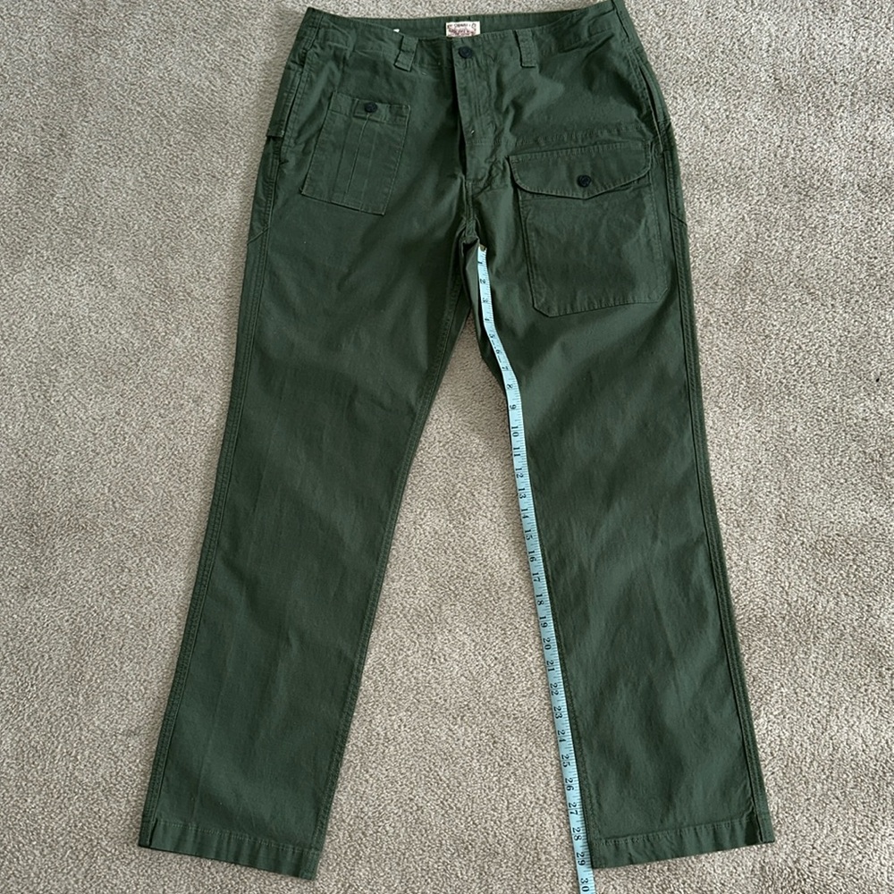 Men’s Levi’s cargo pants.